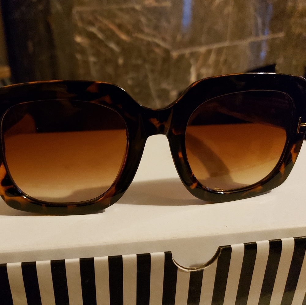 TORTOISE PRINT SUNNIES